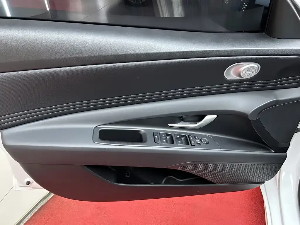 Hyundai Elantra — фото 8