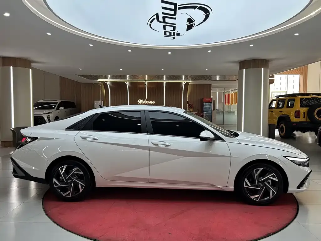 Hyundai Elantra — фото 4