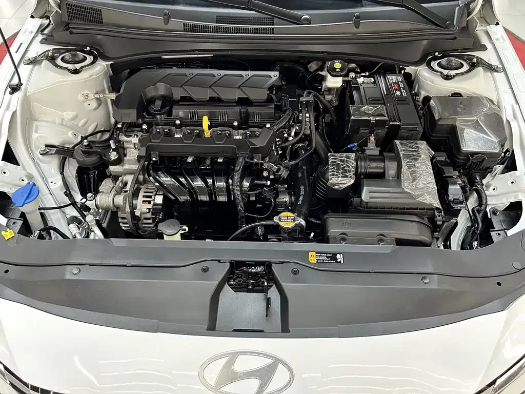 Hyundai Elantra — фото 7