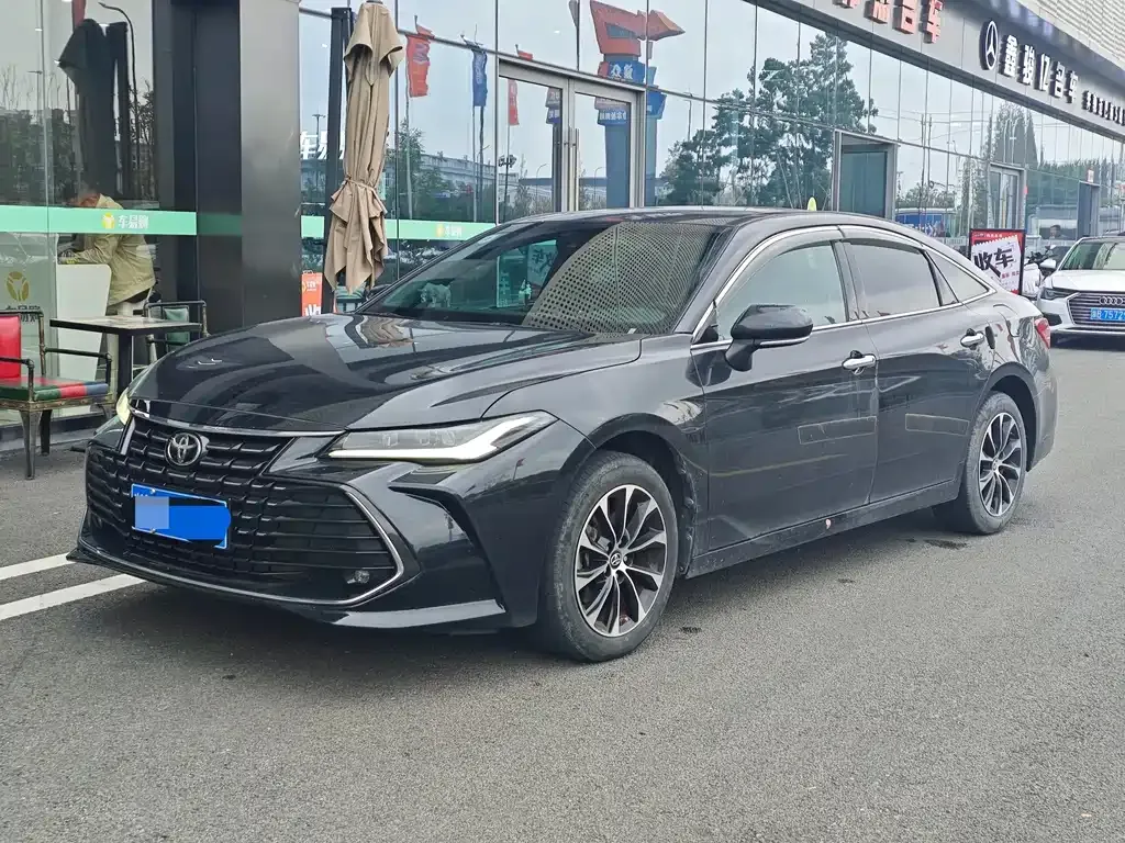 Toyota Avalon — фото 1