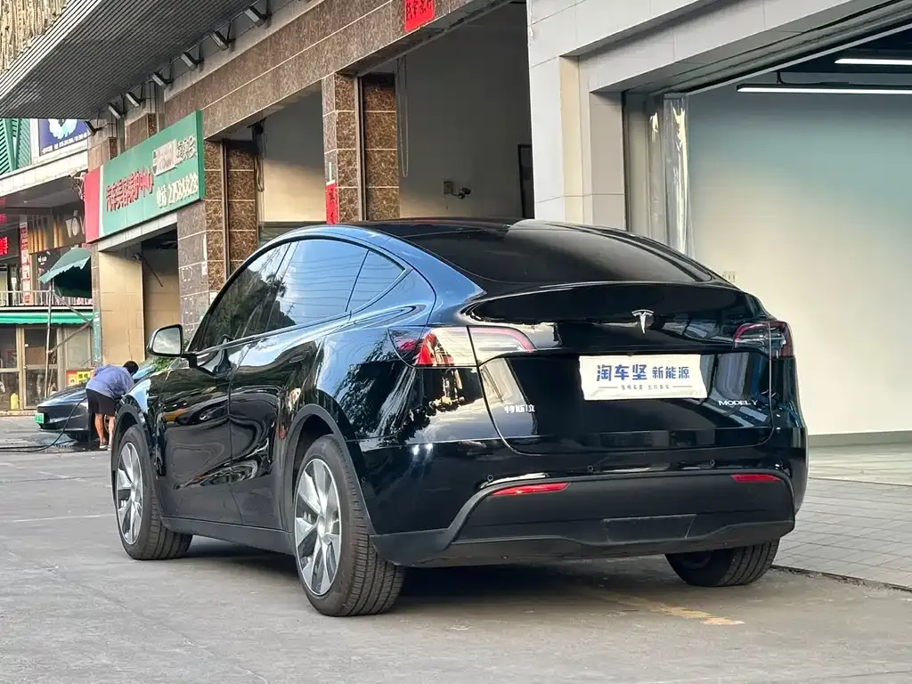 Tesla Model Y — фото 6