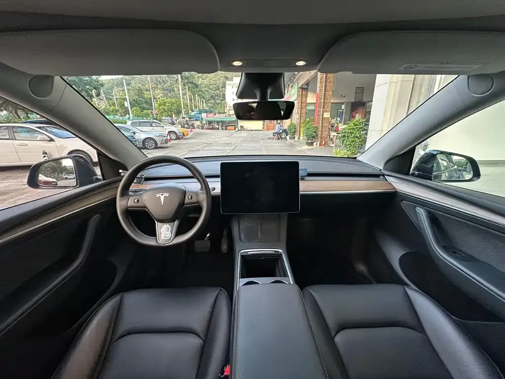 Tesla Model Y — фото 4