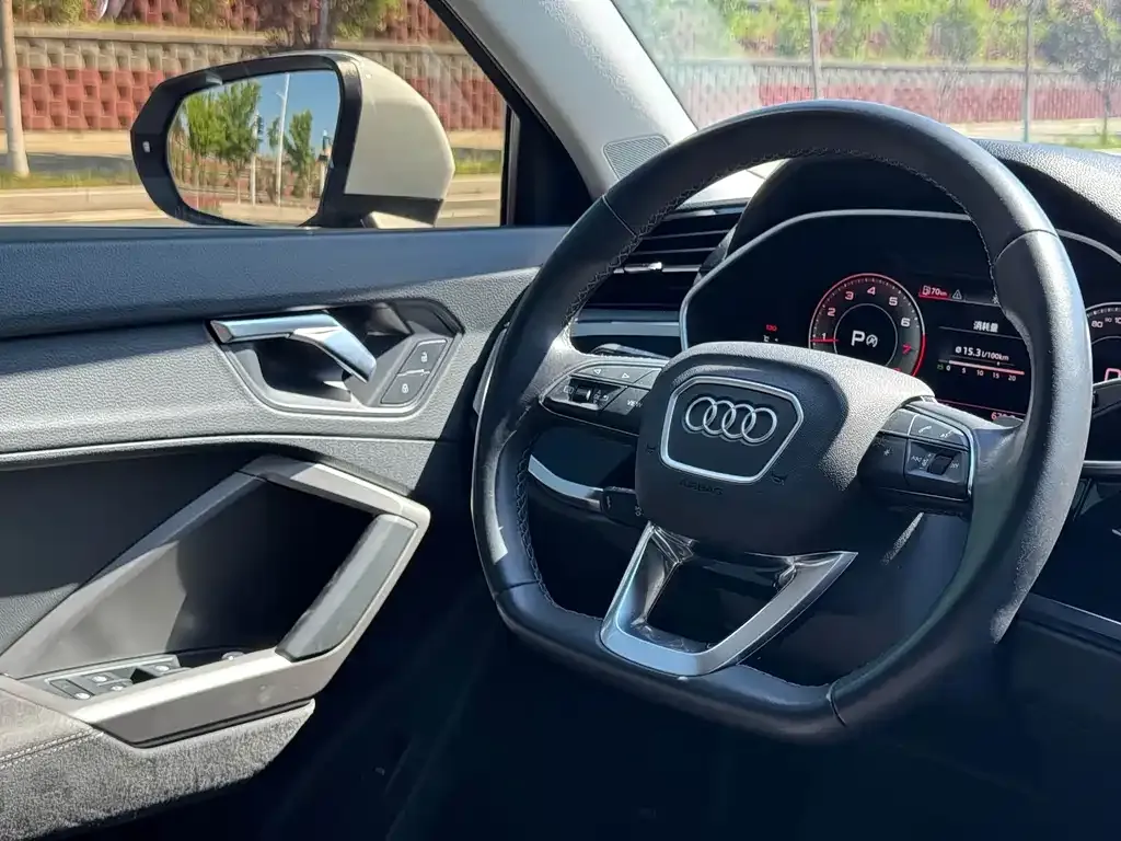 Audi Q3 — фото 8