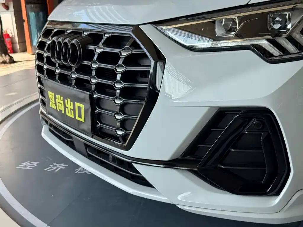 Audi Q3 — фото 10