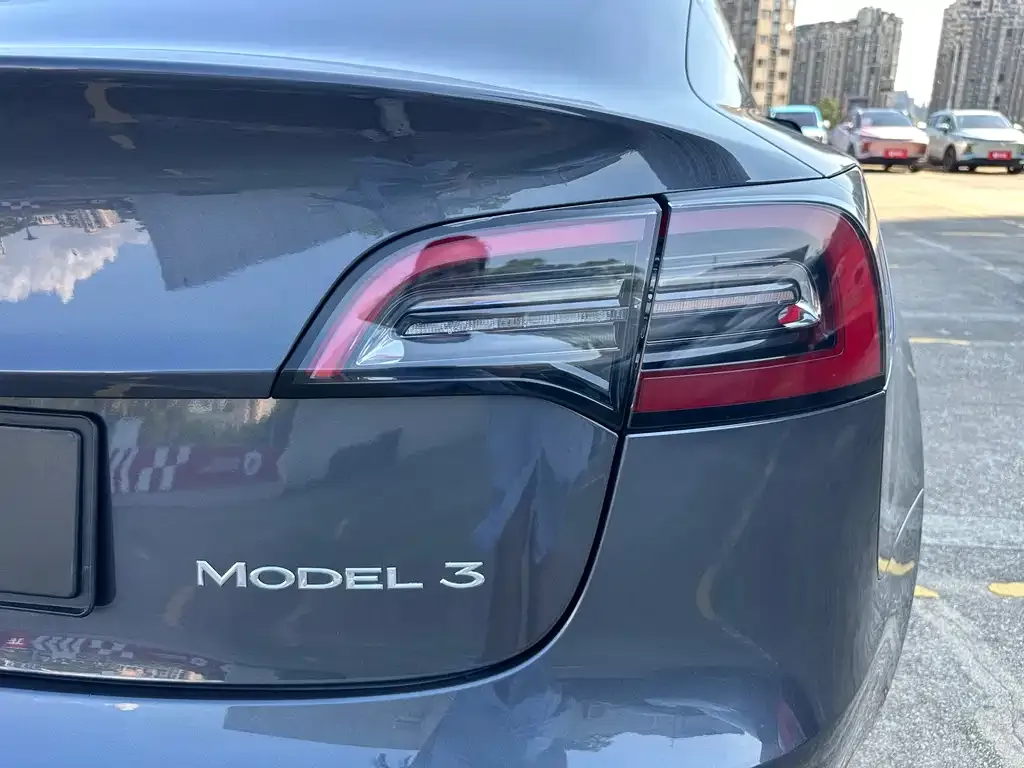 Tesla Model 3 — фото 5