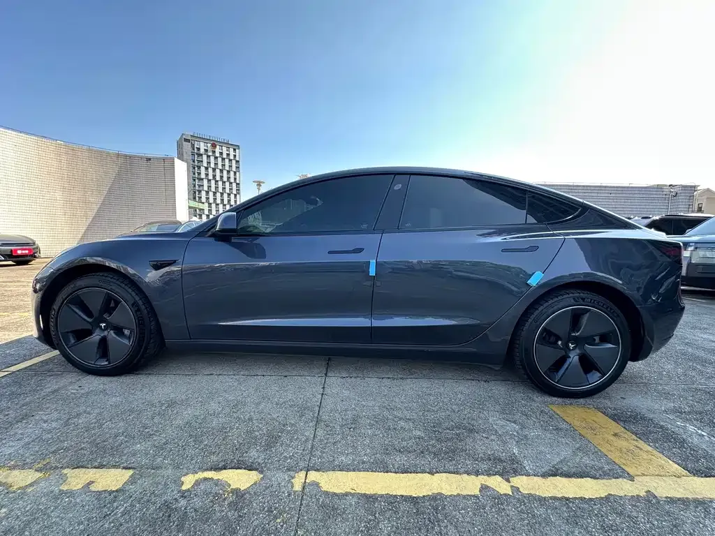 Tesla Model 3 — фото 9