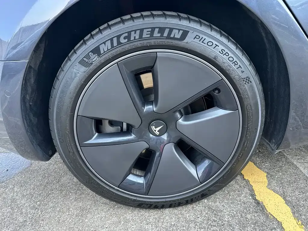 Tesla Model 3 — фото 6