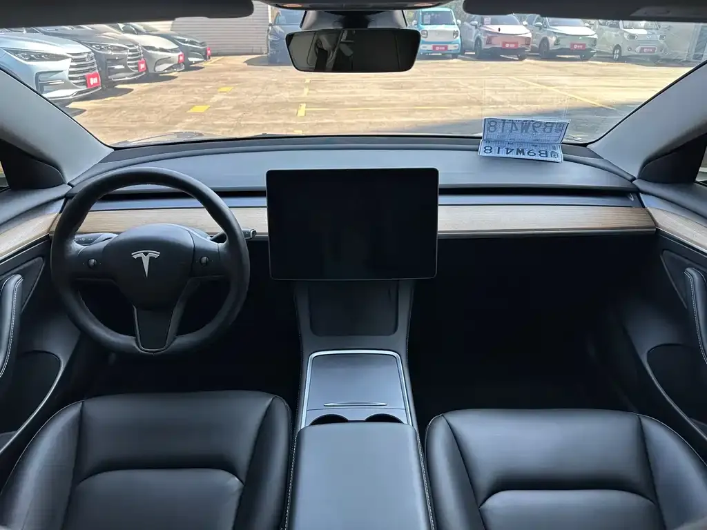 Tesla Model 3 — фото 7