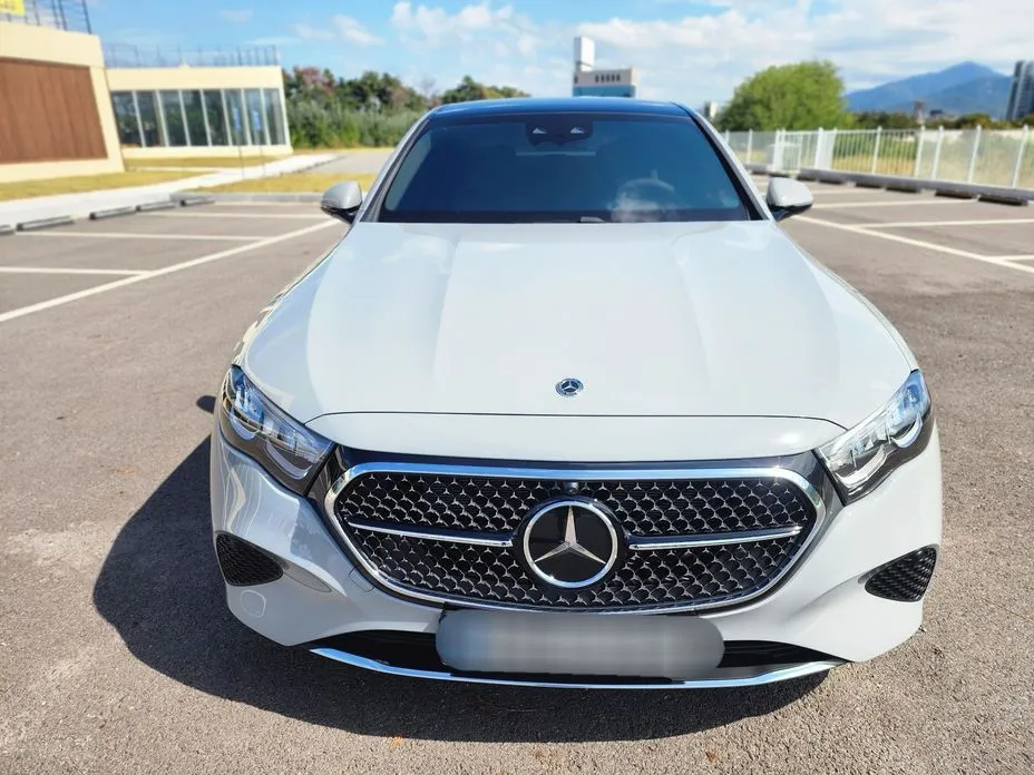Mercedes-Benz E-Class — фото 1