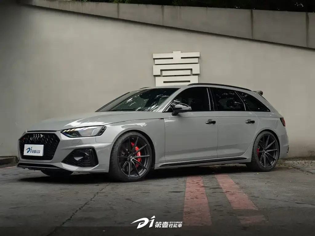 Audi RS 4 — фото 1