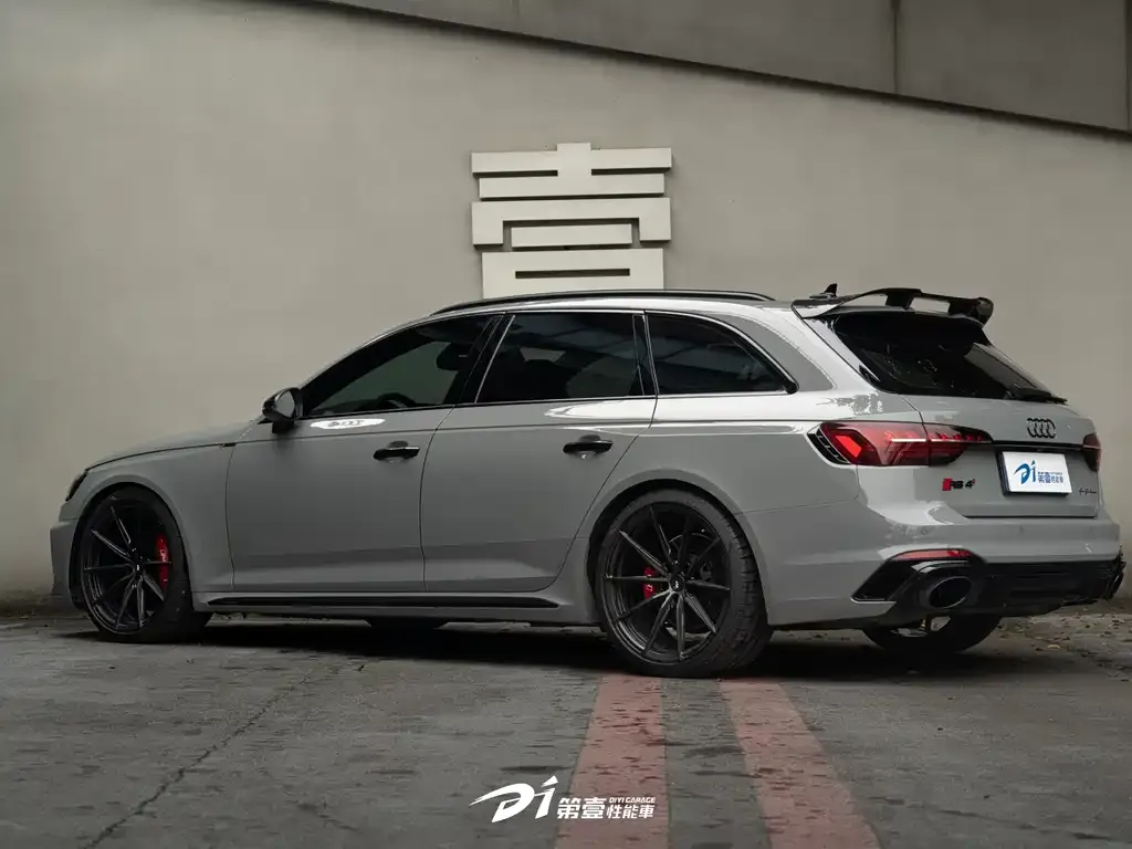 Audi RS 4 — фото 5