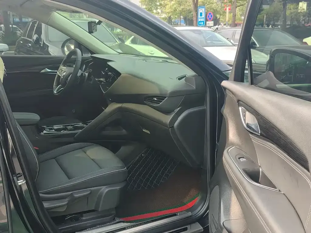 Buick Envision Plus — фото 10