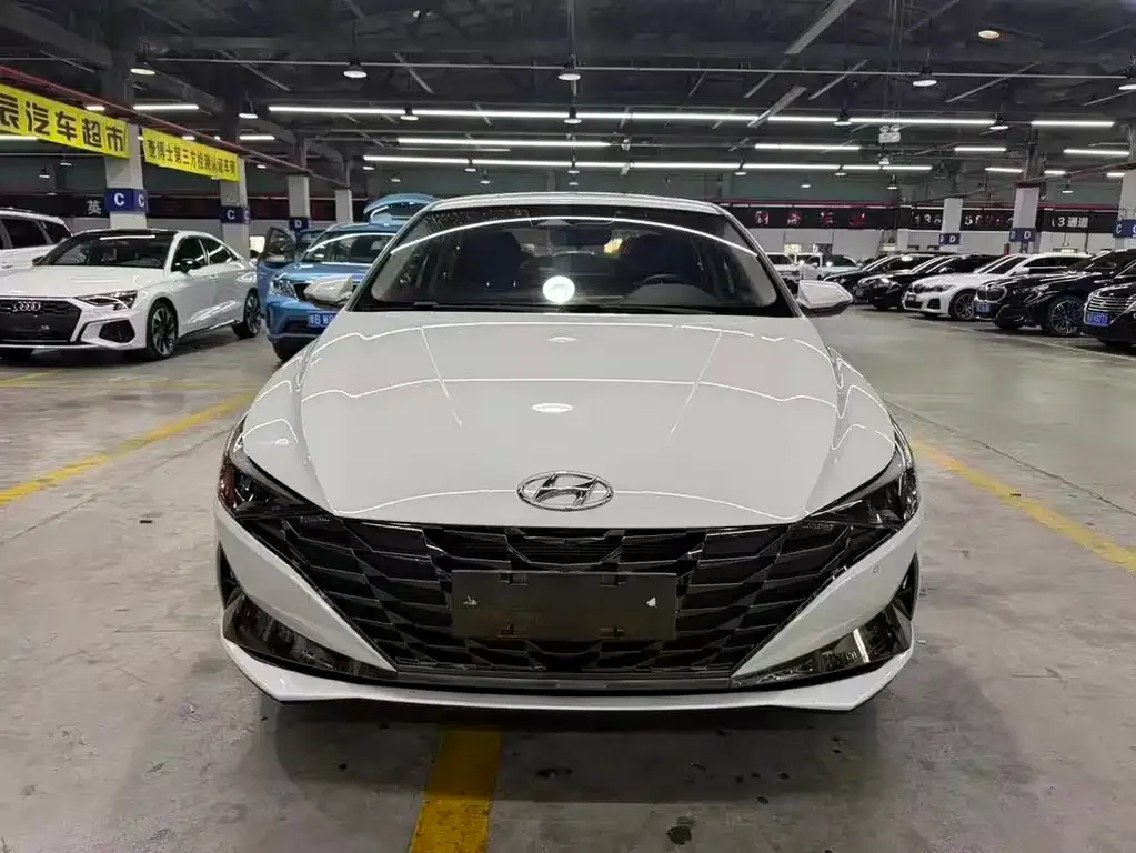 Hyundai Elantra — фото 2