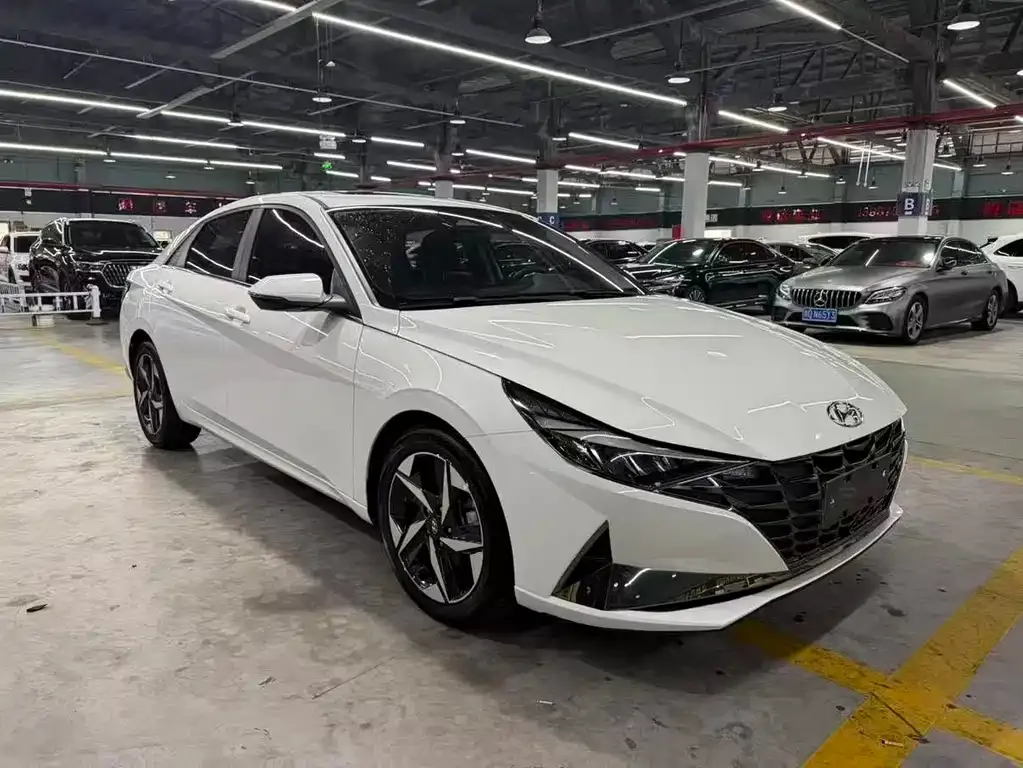 Hyundai Elantra — фото 7