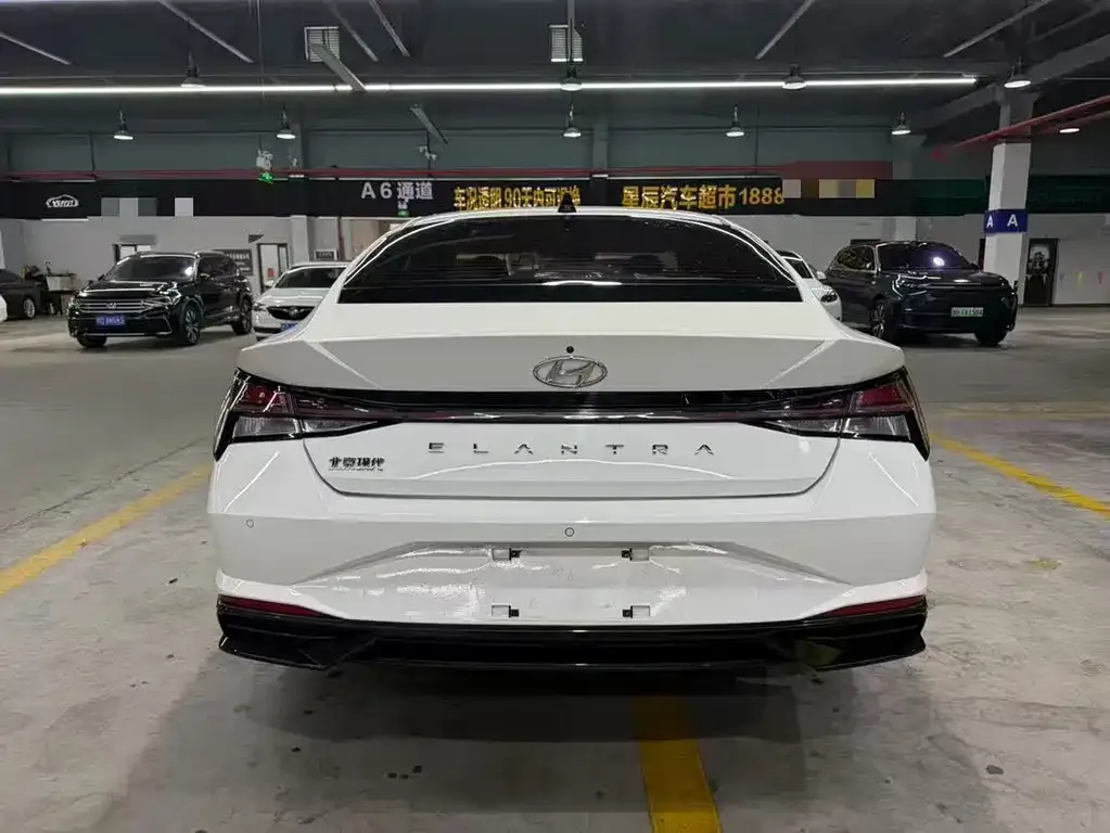 Hyundai Elantra — фото 3