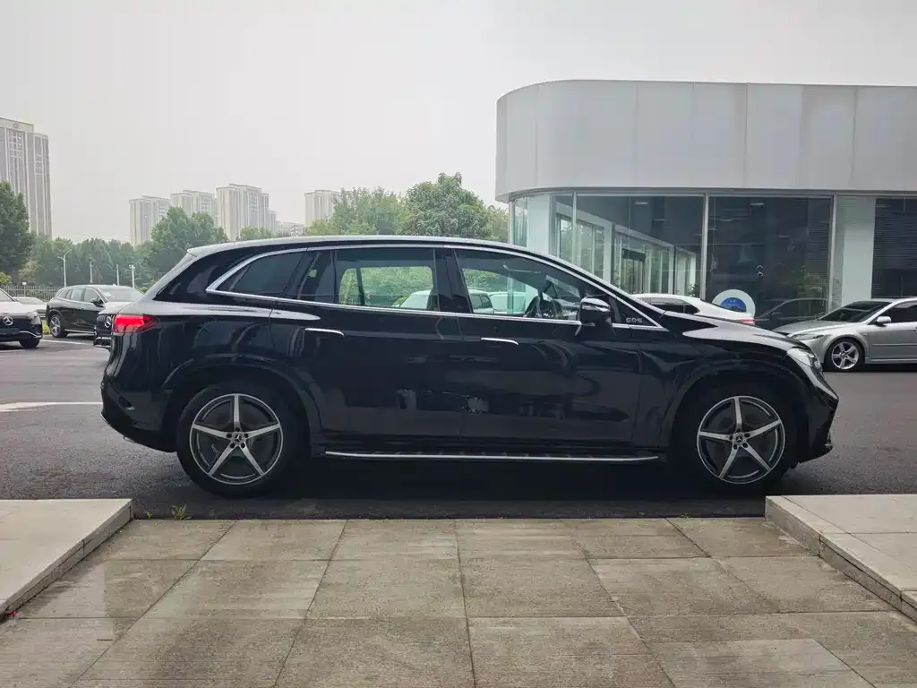 Mercedes-Benz EQS SUV — фото 7
