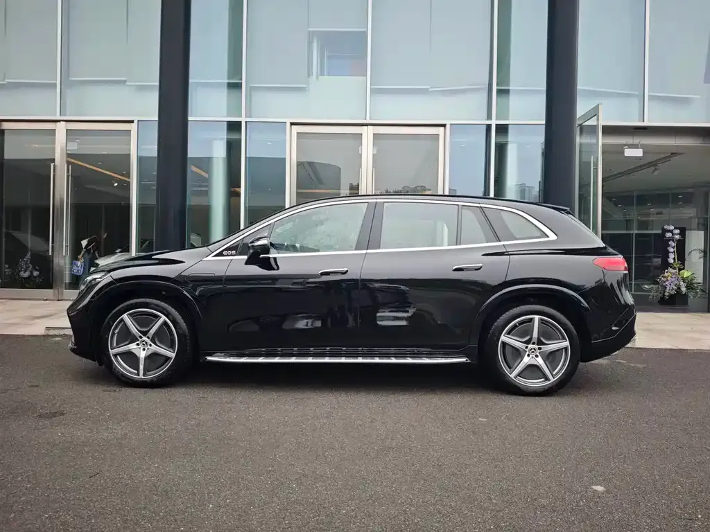 Mercedes-Benz EQS SUV — фото 6