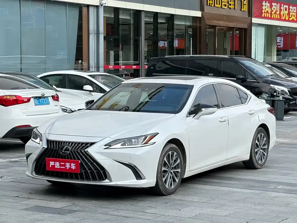 Lexus ES — фото 1