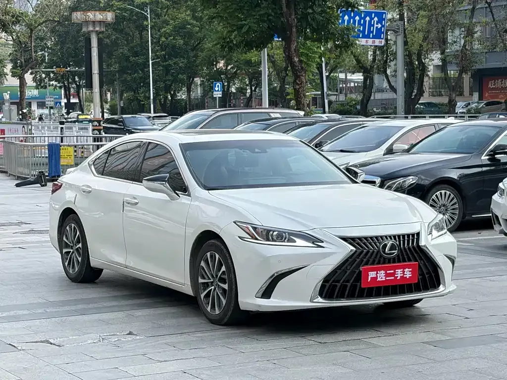 Lexus ES — фото 9