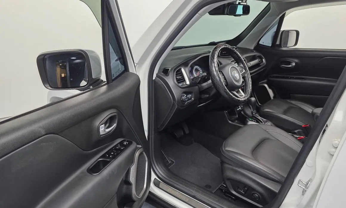 Jeep Renegade — фото 10