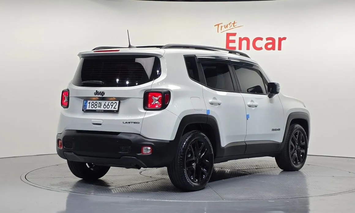 Jeep Renegade — фото 8