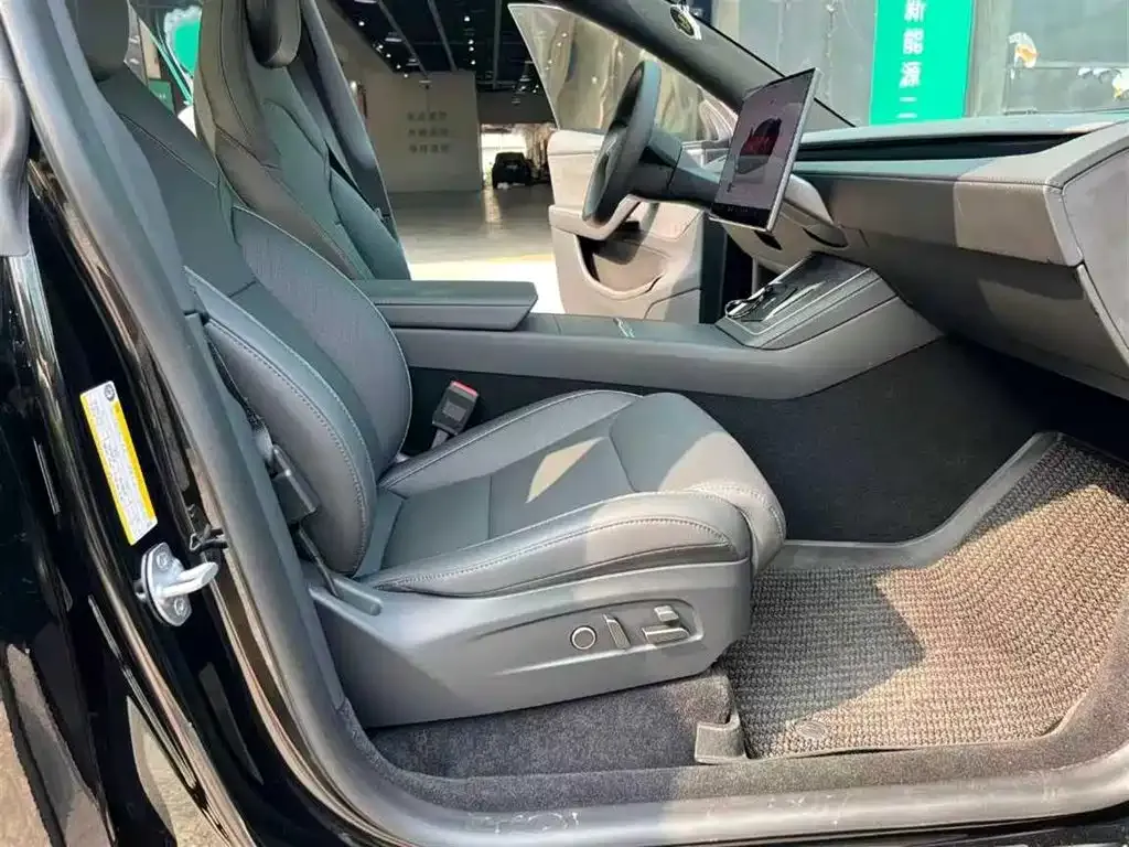 Tesla Model Y L — фото 10