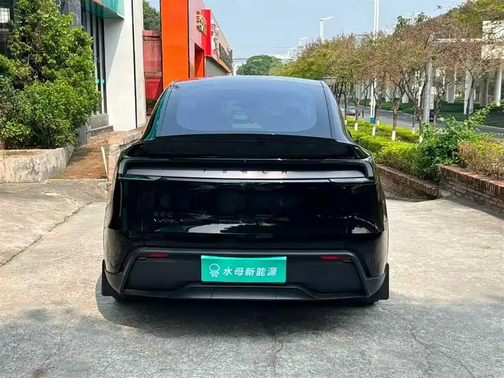 Tesla Model Y L — фото 4