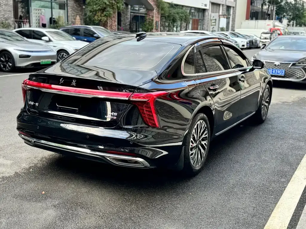 Hongqi H5 — фото 10