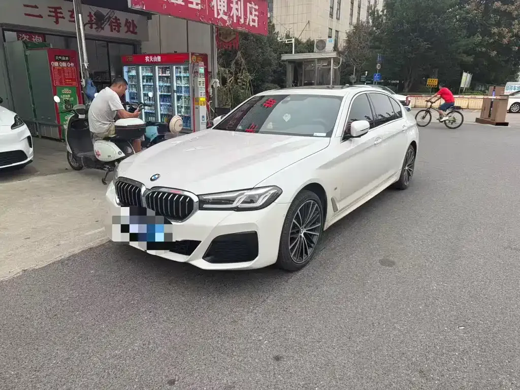 BMW 5 Series — фото 1