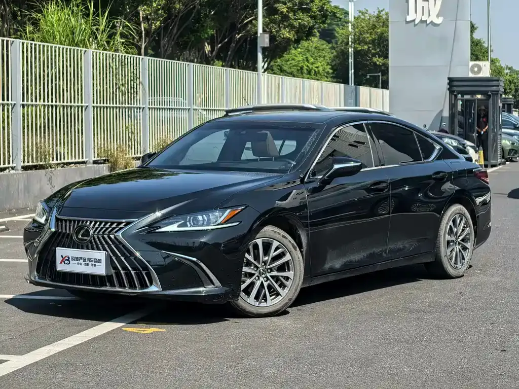 Lexus ES — фото 1