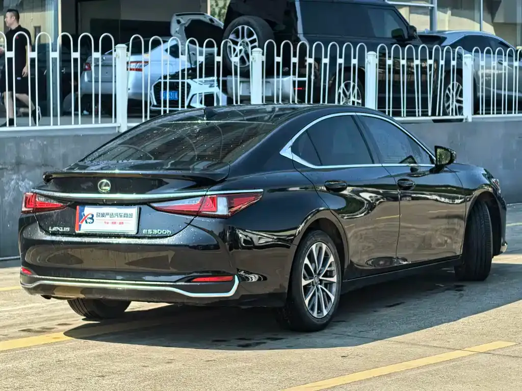 Lexus ES — фото 2