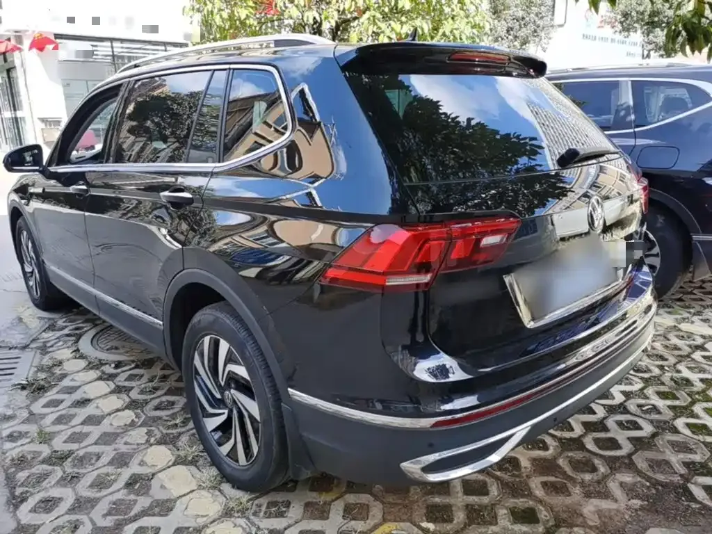 Volkswagen Tiguan L — фото 6