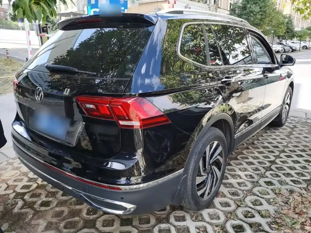 Volkswagen Tiguan L — фото 9