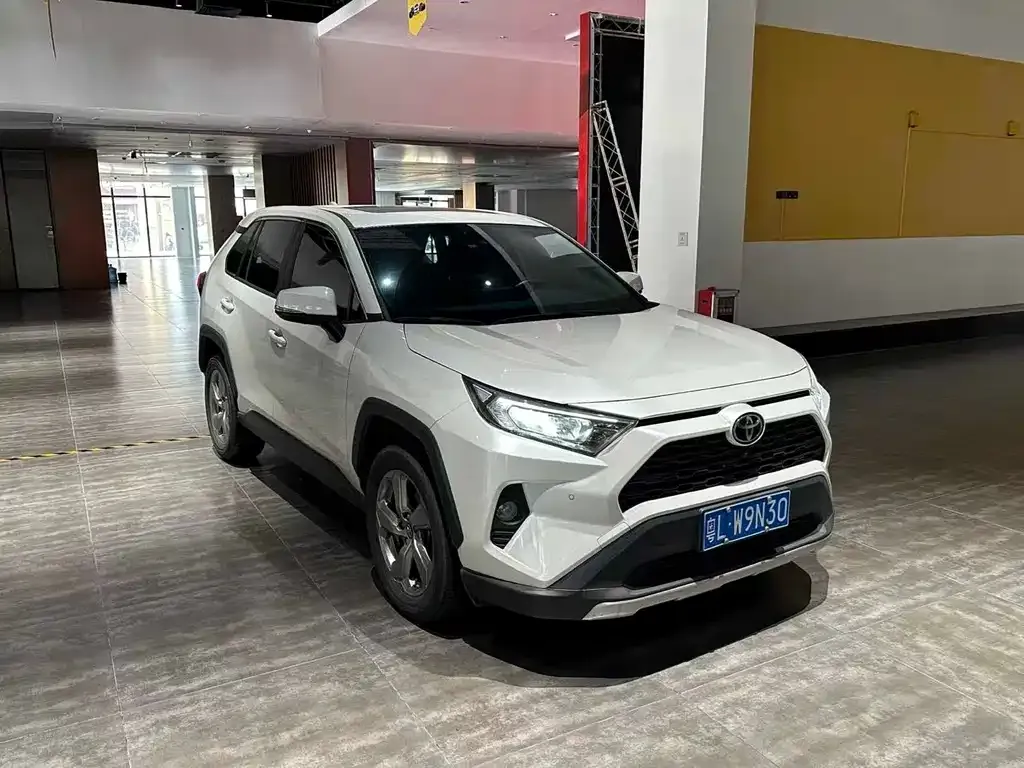 Toyota RAV4 — фото 3
