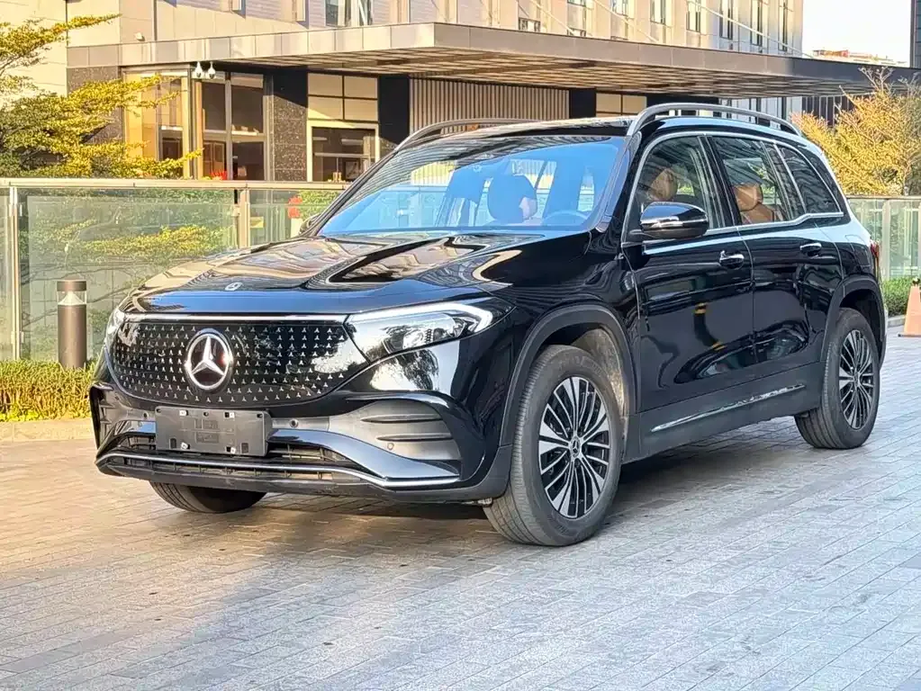Mercedes-Benz EQB — фото 1
