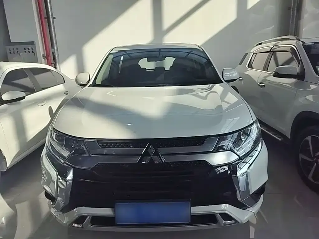 Mitsubishi Outlander — фото 7