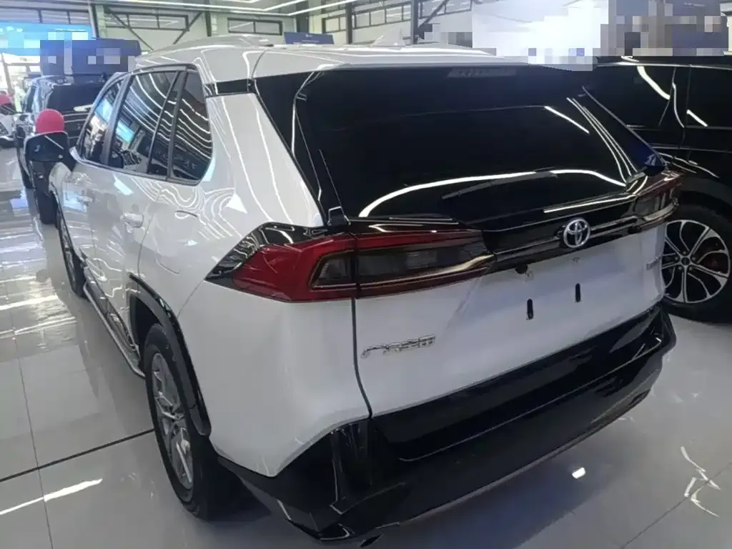 Toyota Wildlander — фото 10