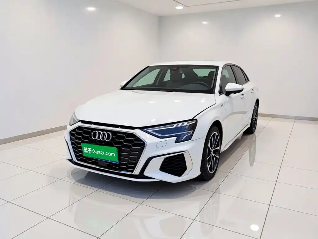 Audi A3 — фото 1