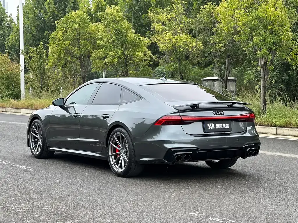 Audi A7 — фото 7