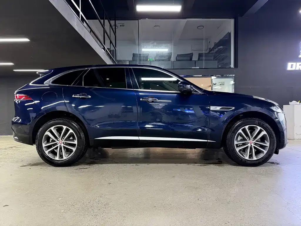 Jaguar F-PACE — фото 9
