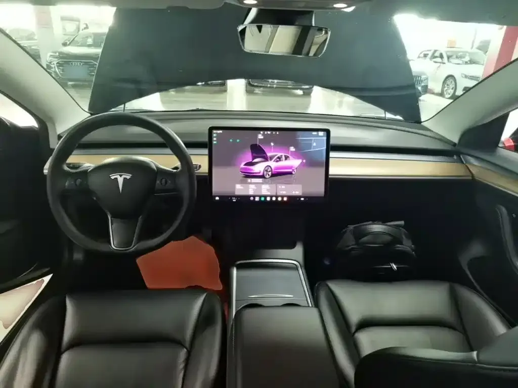 Tesla Model 3 — фото 9
