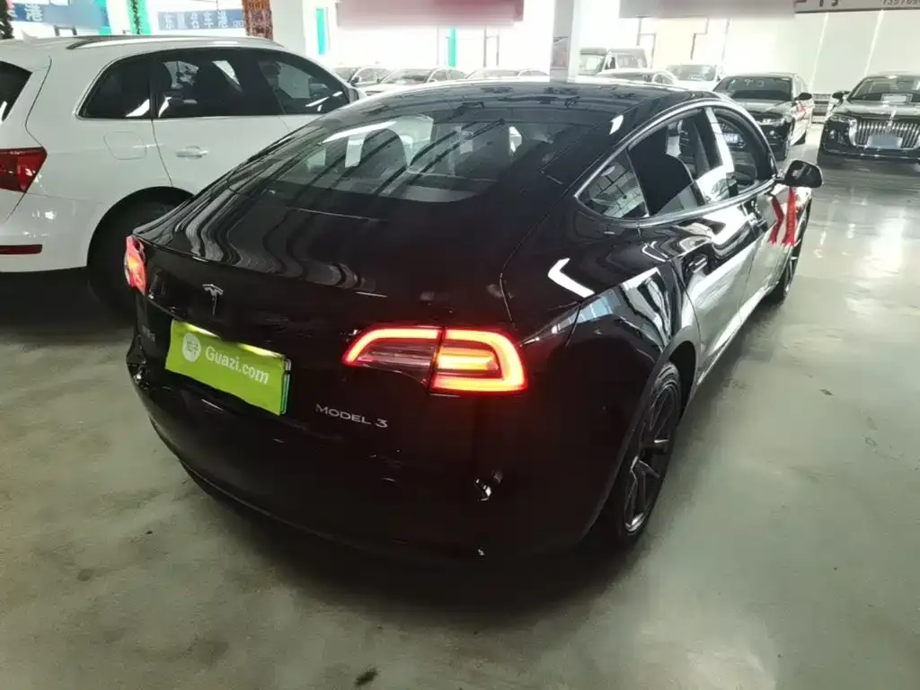 Tesla Model 3 — фото 10
