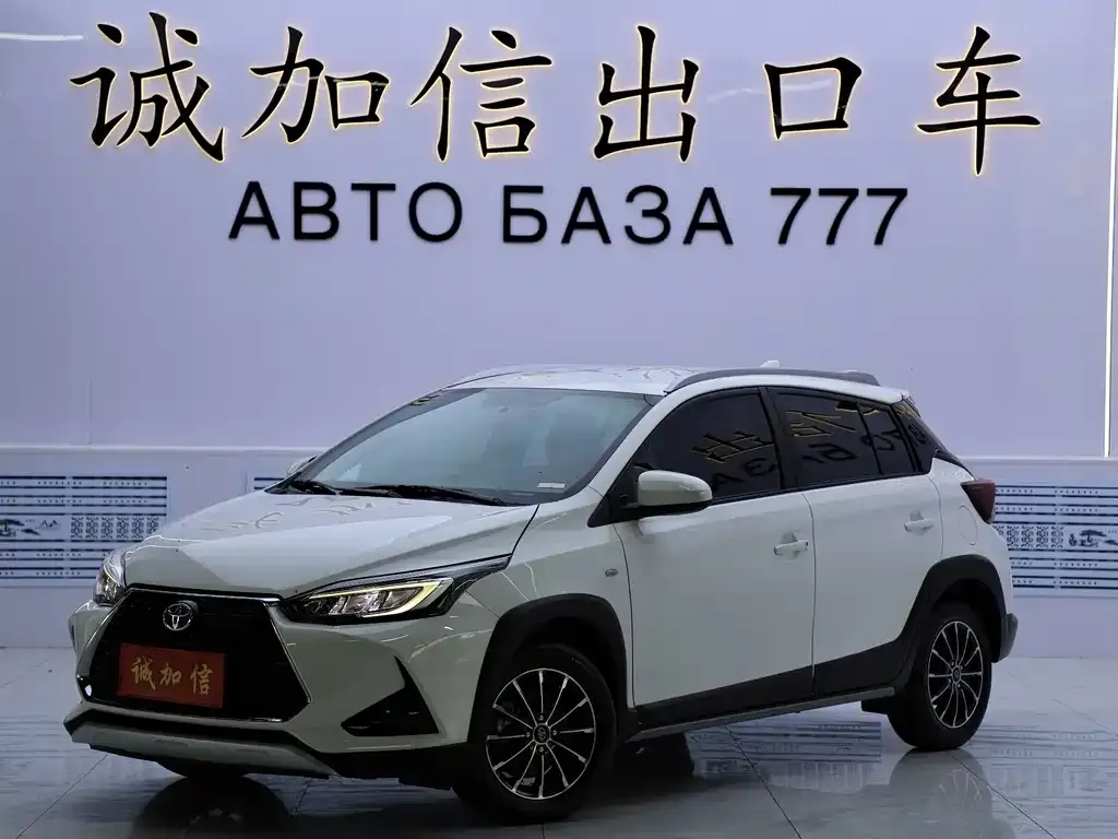 Toyota Yaris L — фото 1