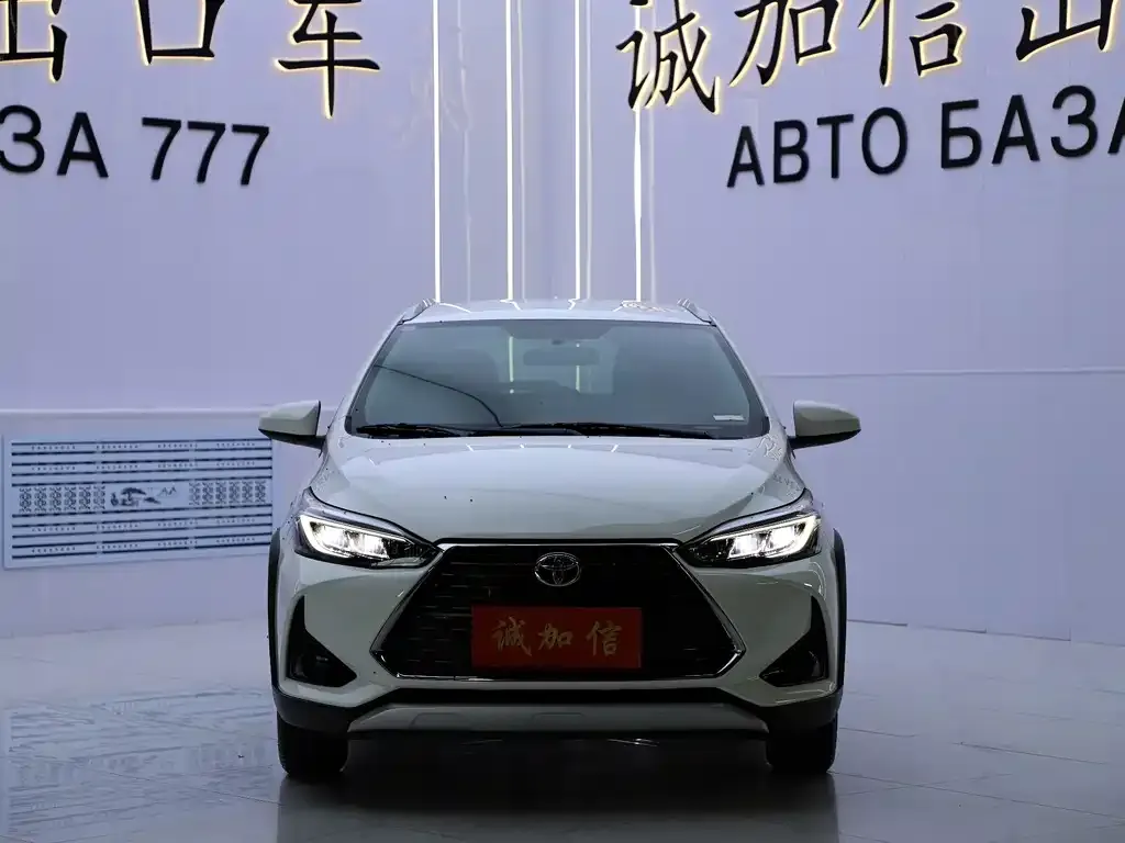Toyota Yaris L — фото 2