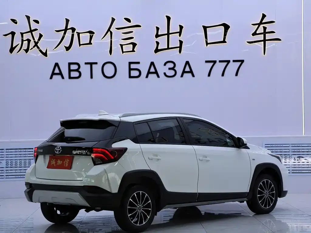 Toyota Yaris L — фото 4