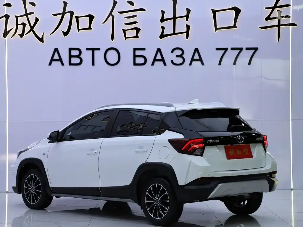Toyota Yaris L — фото 3