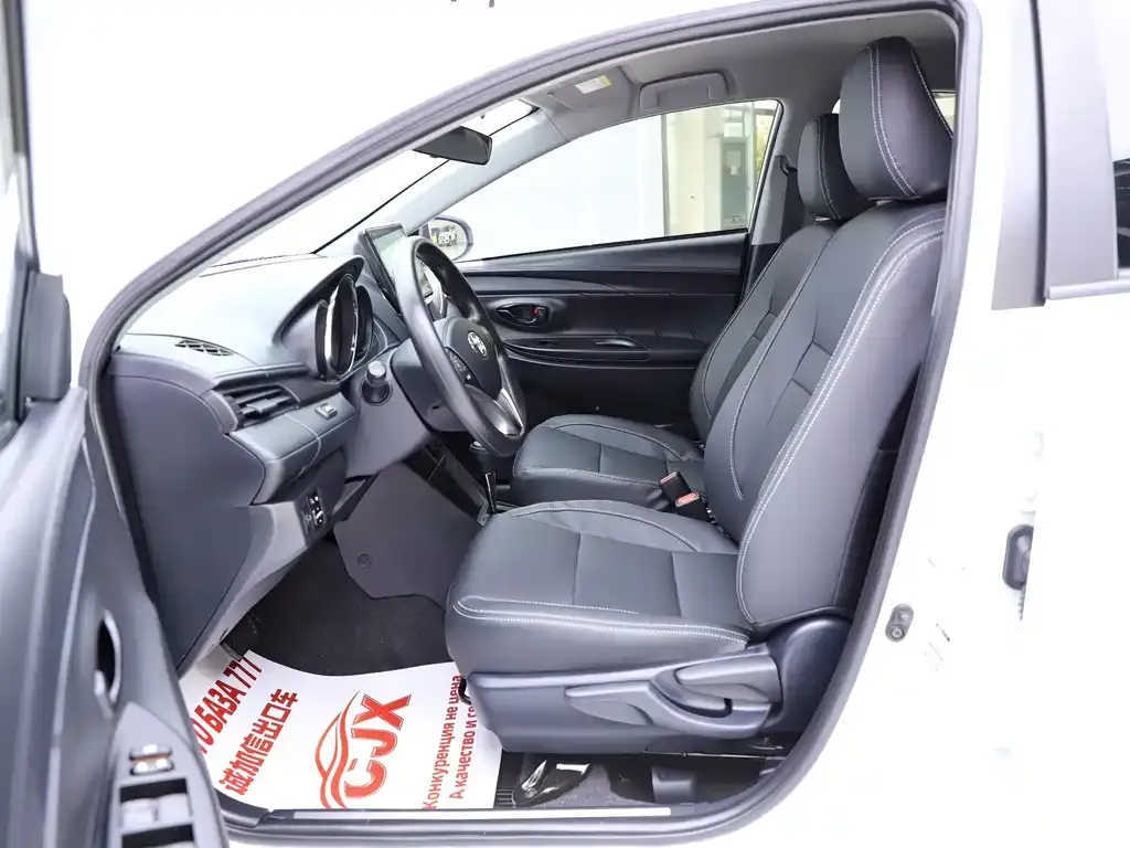 Toyota Yaris L — фото 7