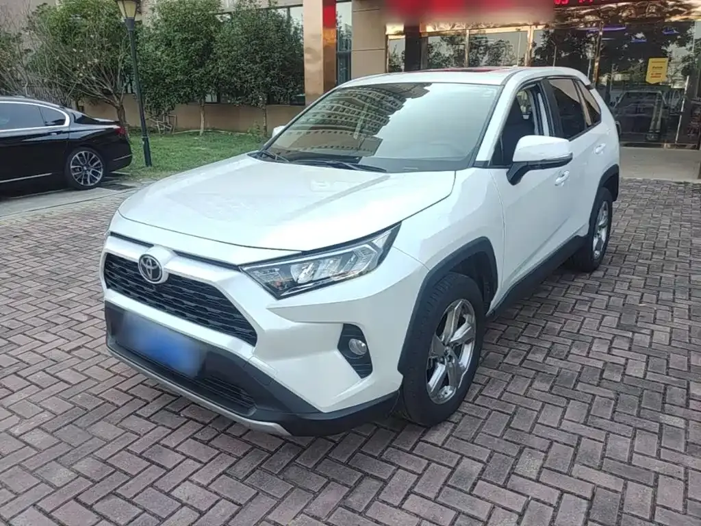 Toyota RAV4 — фото 7