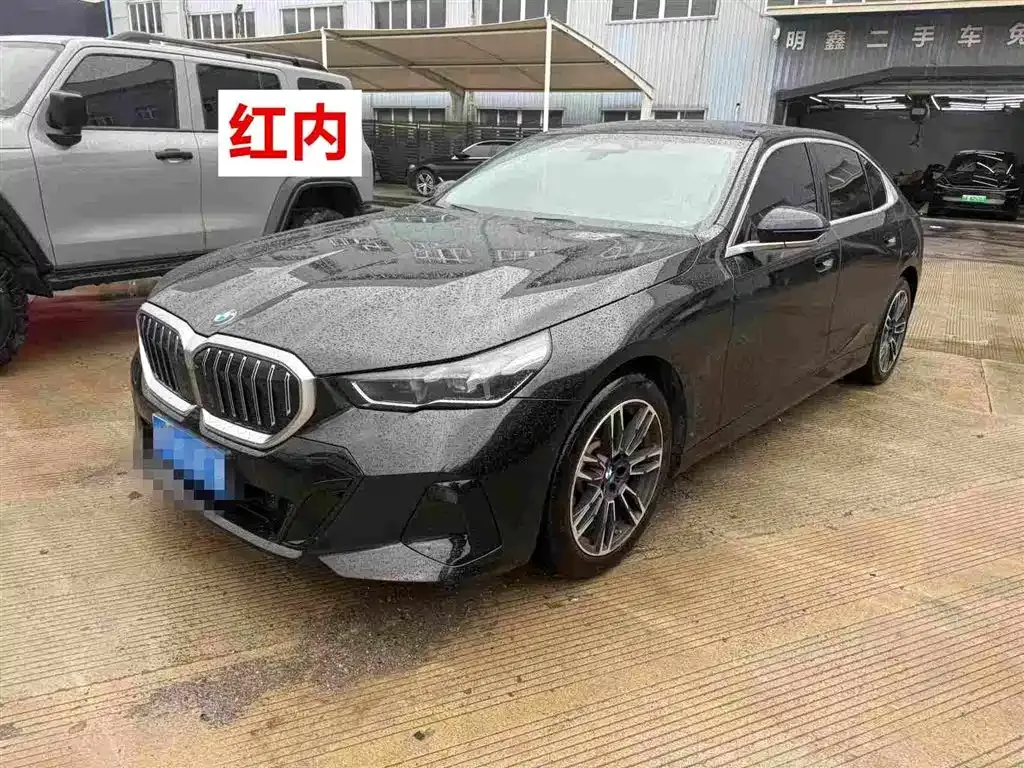 BMW 5 Series — фото 1