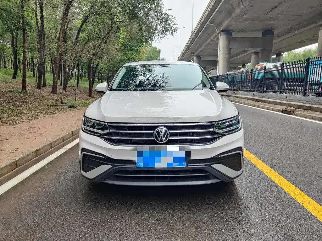 Volkswagen Tiguan L — фото 4